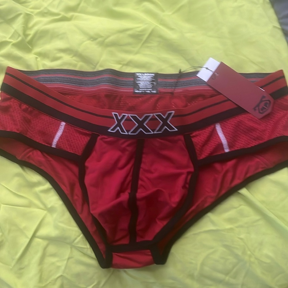 NWT double extra large u Front red black brief